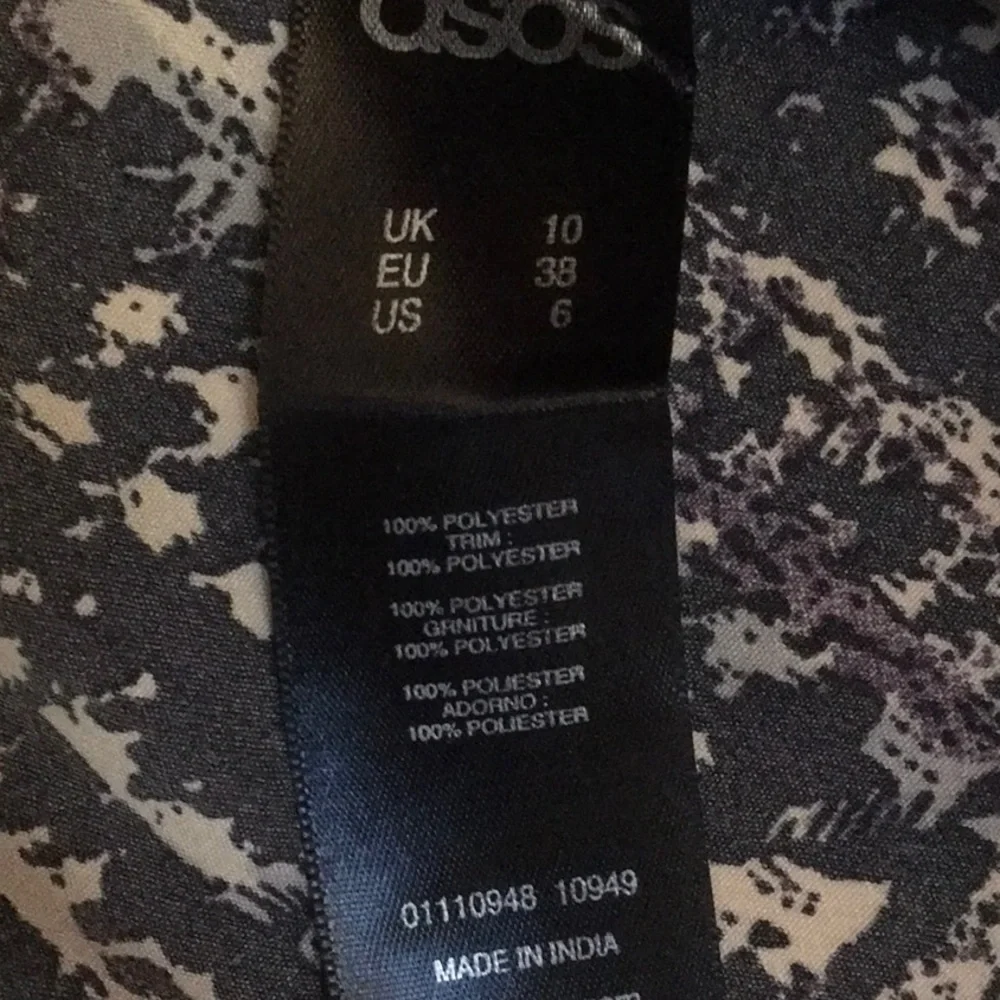 ASOS button down blouse. Black print. Size 6 - Picture 7 of 7